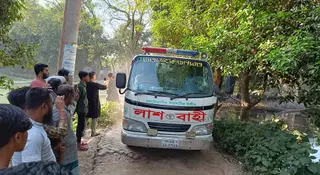 নিথর দেহে স্ত্রী-সন্তানদের নিয়ে বাড়ি ফিরলেন প্রবাসী মোবারক